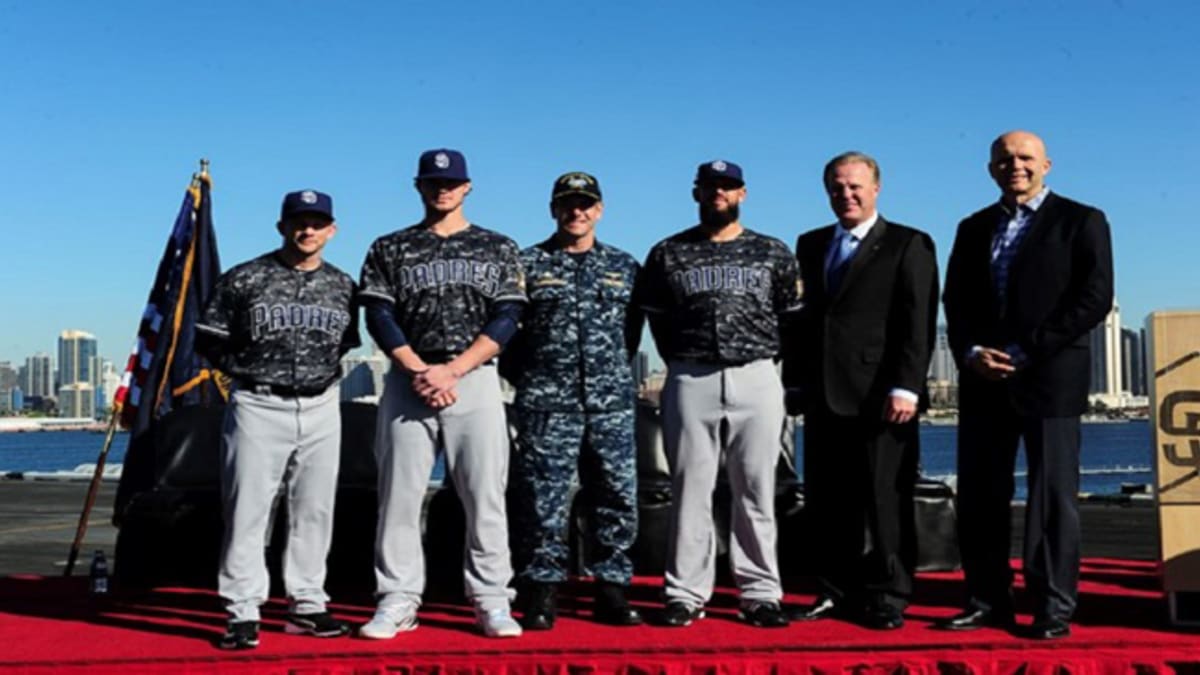File:US Navy 040415-N-5946V-134 The San Diego Padres show their military  support by donning camouflaged versions of their uniforms.jpg - Wikipedia