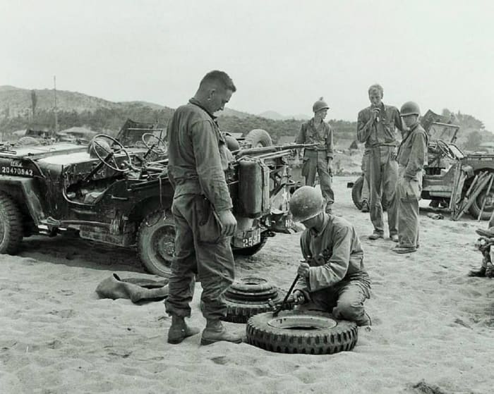 How to Mount Tires on Combat Rims for WWII Jeeps - Military Trader/Vehicles