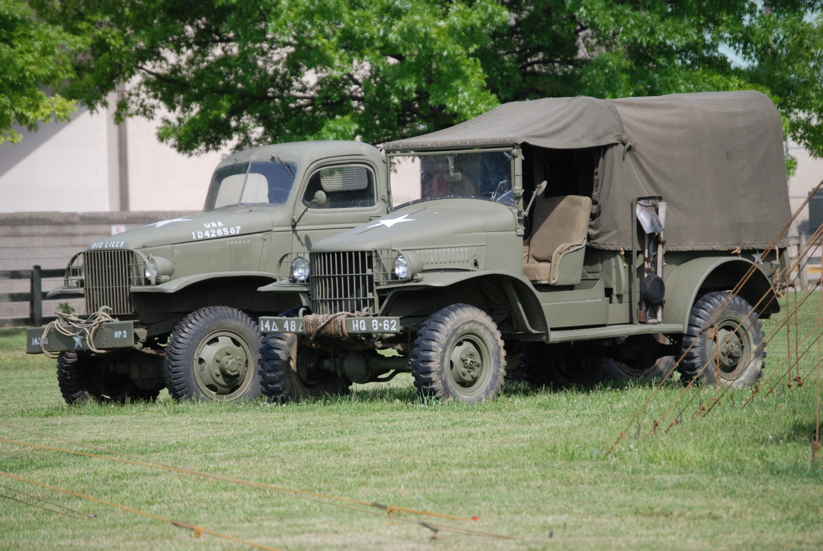 What's in the WWII US Motorpool? - Military Trader/Vehicles