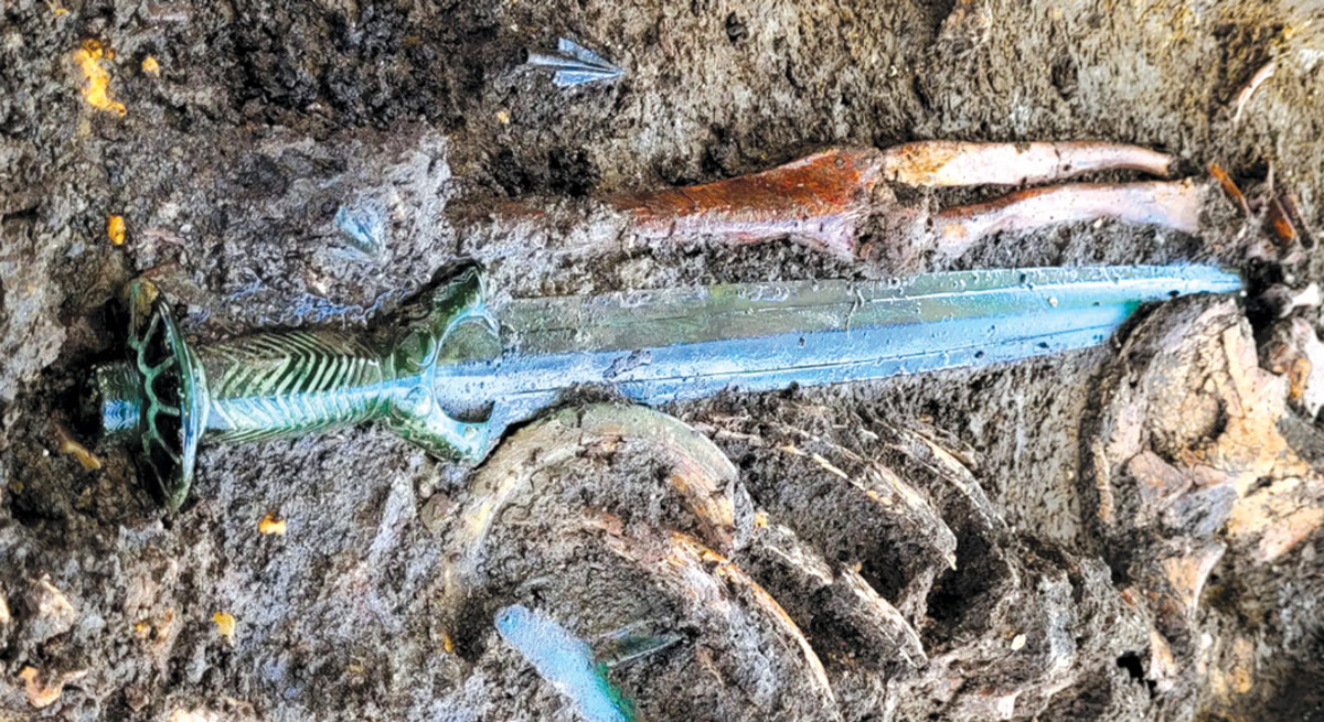 Archaeologists Unearth Four 1,900-Year-Old Roman Swords in Israeli